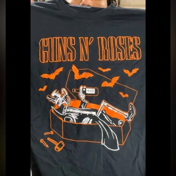 Guns N' Roses Coffin Boyfriend Fit T-Shirt, Size M, New with Tag - Picture 2 of 3